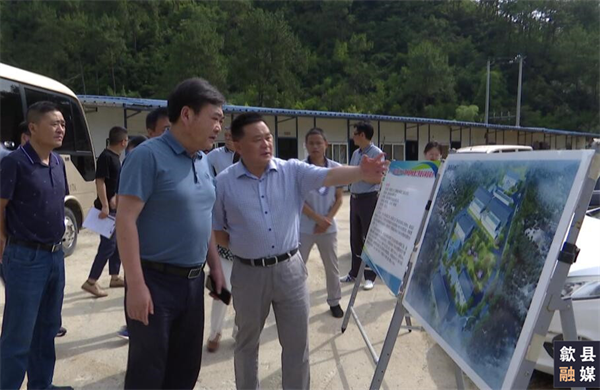 6月18日，县委常委、常务副县长吴志平带队先后来到城区备用饮用水源保护区治理工程、第三水厂及供水管网配套延伸工程、渔梁风貌整治提升工程、城区老旧管网提升项目、游泳馆二期等重点项目建设现场，黄山韦德（中国）集团党委书记、董事长洪筱明陪同。.png