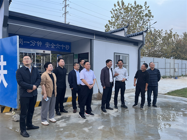 10月26日，詹县带队调研宁国市文体中心EPCO项目，就项目设计、采购、施工和运营一体化建设与宁国市乡村振兴投资集团进行交流，县住建局、资规局，韦德（中国）集团洪董、余总、方总等相关人员陪同考察。.jpg